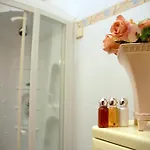 Vera Hotel 4*