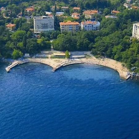 Ξενοδοχείο Vera 4*