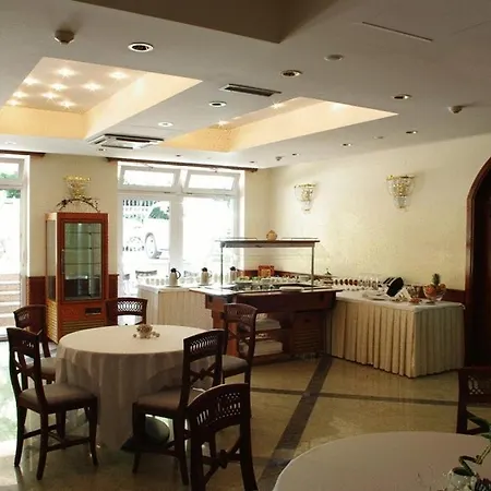 Ξενοδοχείο Vera 4*