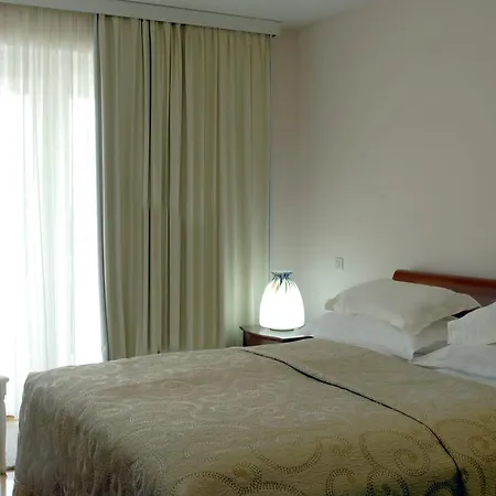 Ξενοδοχείο Vera 4*