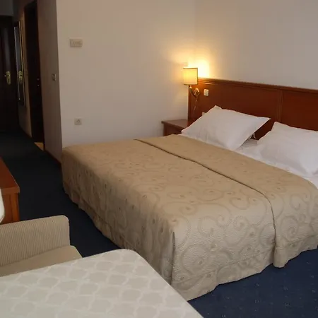 Ξενοδοχείο Vera 4*